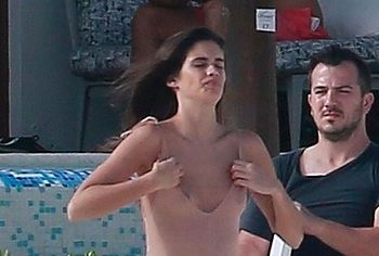 Sara Sampaio Nude