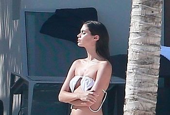 Sara Sampaio Nude