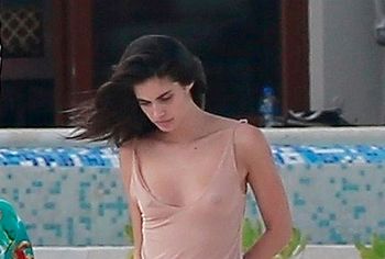 Sara Sampaio Nude