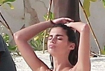 Sara Sampaio Nude