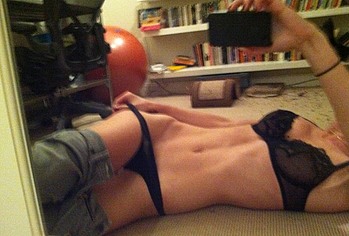 Lizzy Caplan Leaked Nude