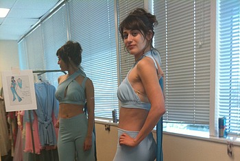 Lizzy Caplan Leaked Nude