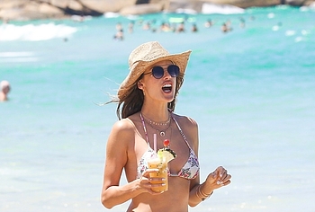 Alessandra Ambrosio Nude