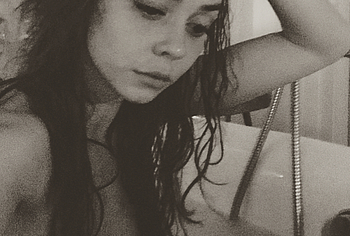 Sarah Hyland Nude