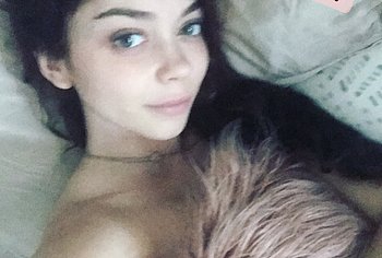 Sarah Hyland Nude