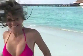 Elizabeth Hurley nude