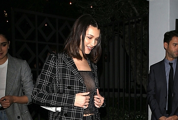 Bella Hadid nude