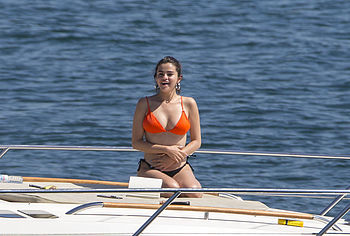 Selena Gomez nude