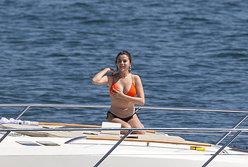 Selena Gomez nude