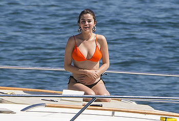 Selena Gomez nude