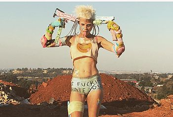 Yolandi Visser nude