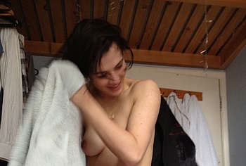 Jessica Brown Findlay nude