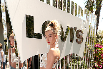 Hailey Baldwin nude