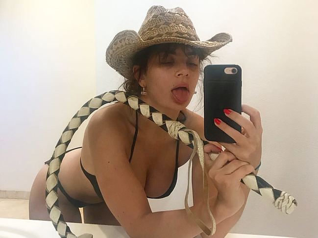 Charli XCX nude