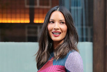 Olivia Munn nude