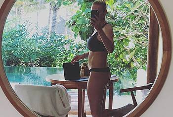 Chelsea Handler nude