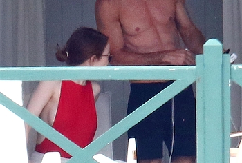 Emma Stone nude