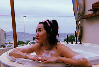 Noah Cyrus nude