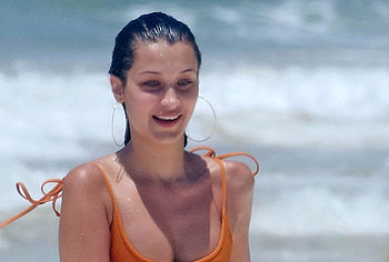 Bella Hadid nude