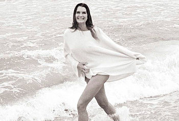 Brooke Shields nude