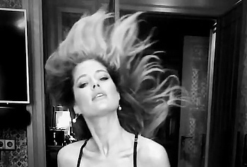 Doutzen Kroes nude