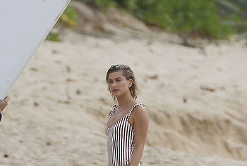 Hailey Baldwin nude