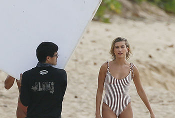Hailey Baldwin nude
