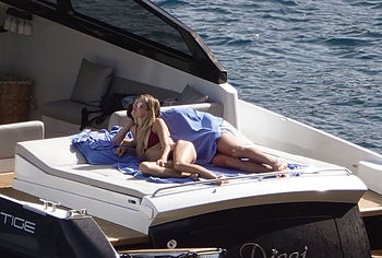 Danielle Knudson nude