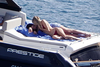 Danielle Knudson nude