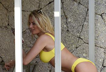 Danielle Armstrong nude