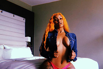 Alexis Skyy nude