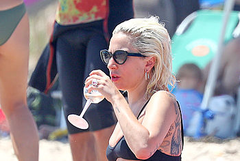 Lady Gaga nude