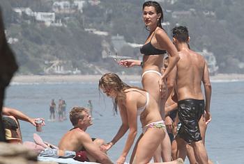 Bella Hadid nude