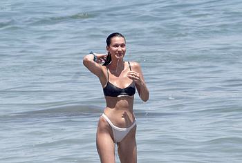 Bella Hadid nude