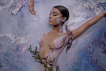 Ariana Grande nude