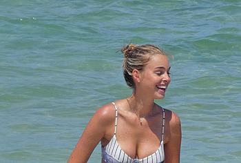 Elizabeth Turner nude