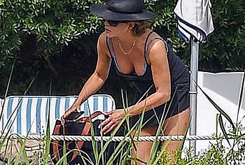 Jennifer Aniston nude