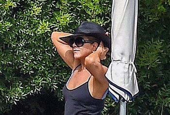Jennifer Aniston nude