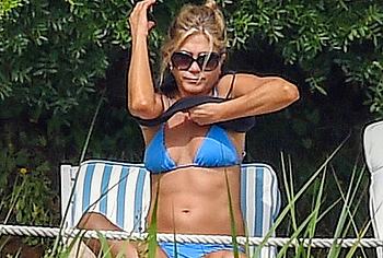 Jennifer Aniston nude