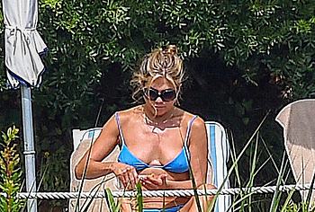 Jennifer Aniston nude