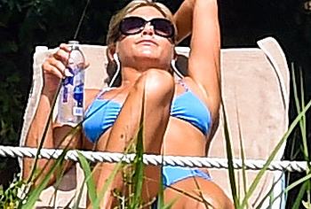 Jennifer Aniston nude