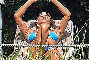 Jennifer Aniston nude