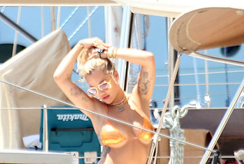Rita Ora nude