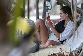 Elizabeth Olsen nude