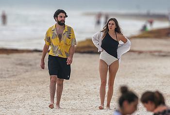 Elizabeth Olsen nude