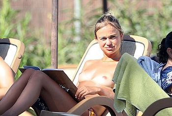 Amelia Windsor nude