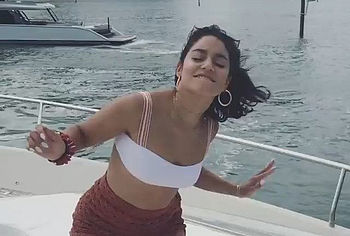 Vanessa Hudgens nude