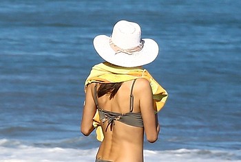 Alessandra Ambrosio nude