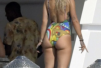 Rita Ora & Cara Delevingne nude