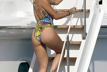 Rita Ora & Cara Delevingne nude